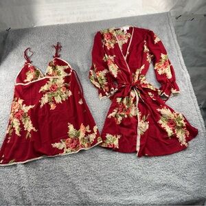 Oscar de La Renta Short Robe &  Nightgown Set Red Floral Size Medium **READ DESC